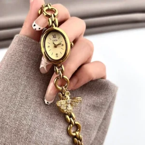 Holding on hand Gedi Watch 14043